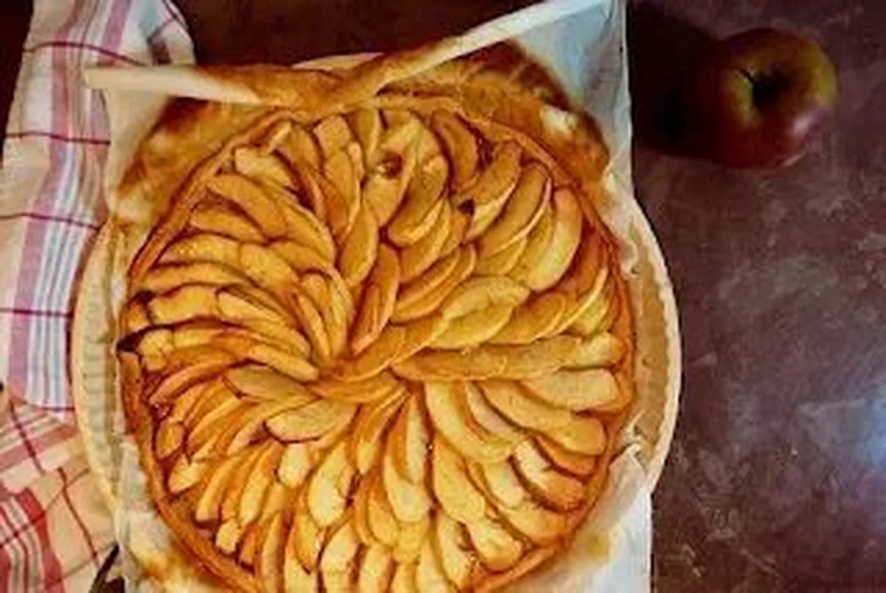 Tarte aux pommes à la confiture d'abricots