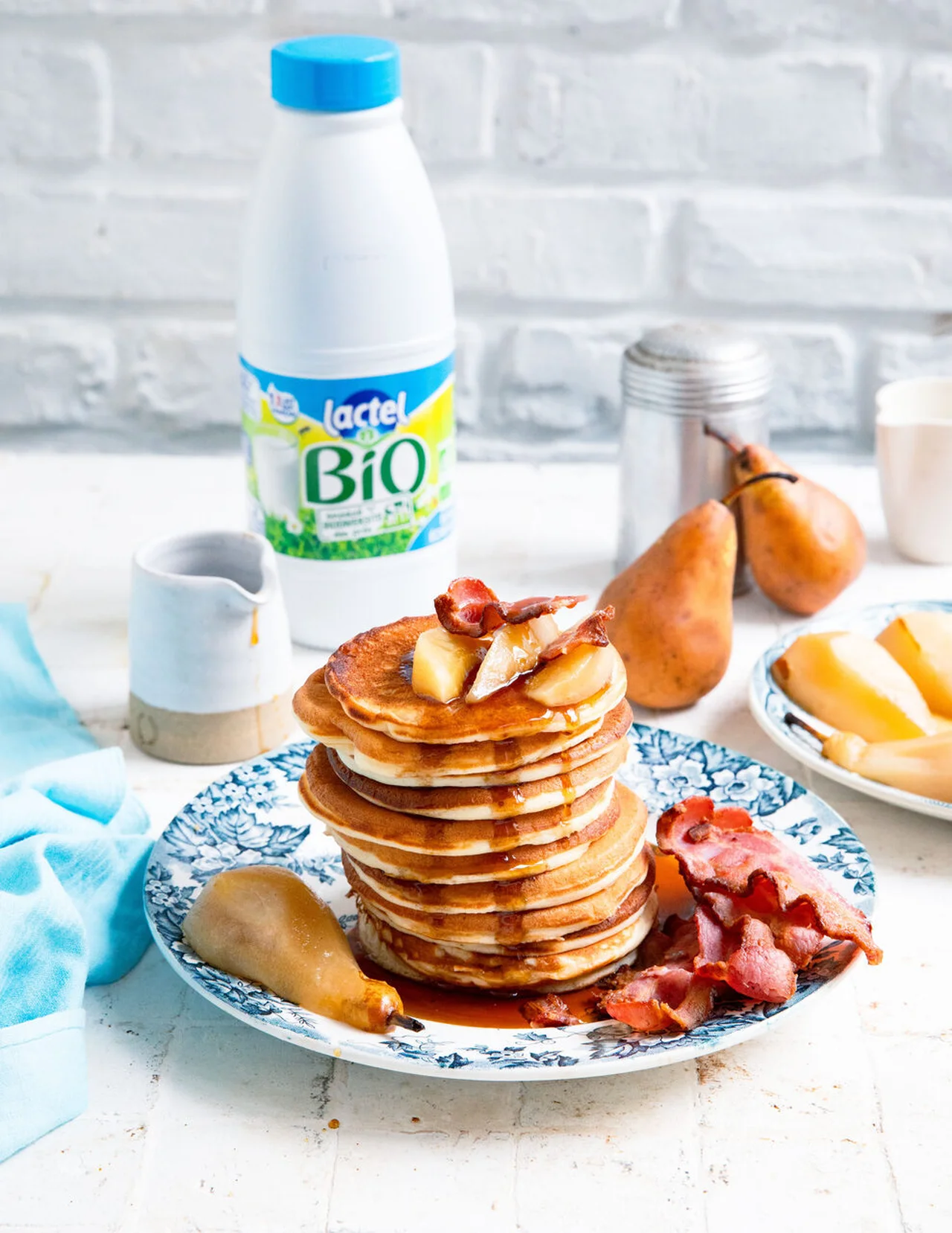 Pancakes bacon fumé et poires pochées au sirop d'érable