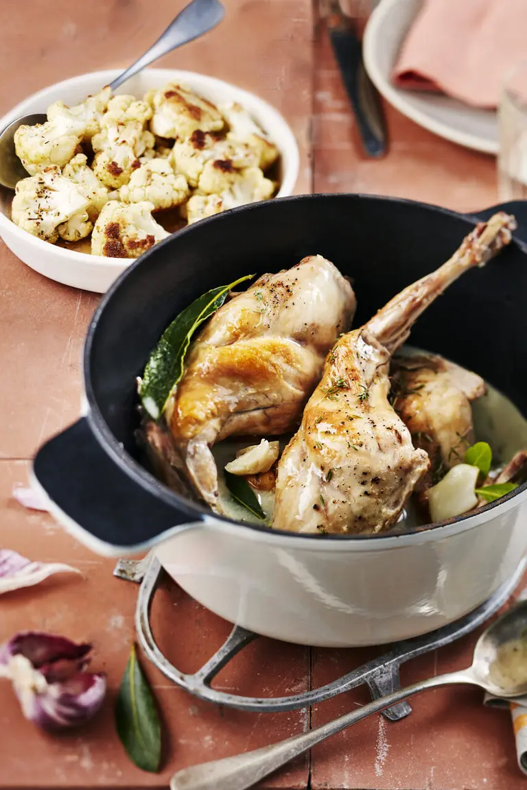 Lapin à l'ail en cocotte