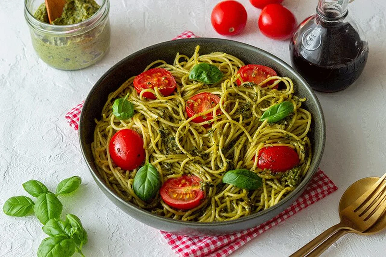 Pâtes au pesto et tomates cerises