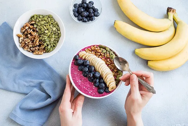 Smoothie au yaourt et myrtilles