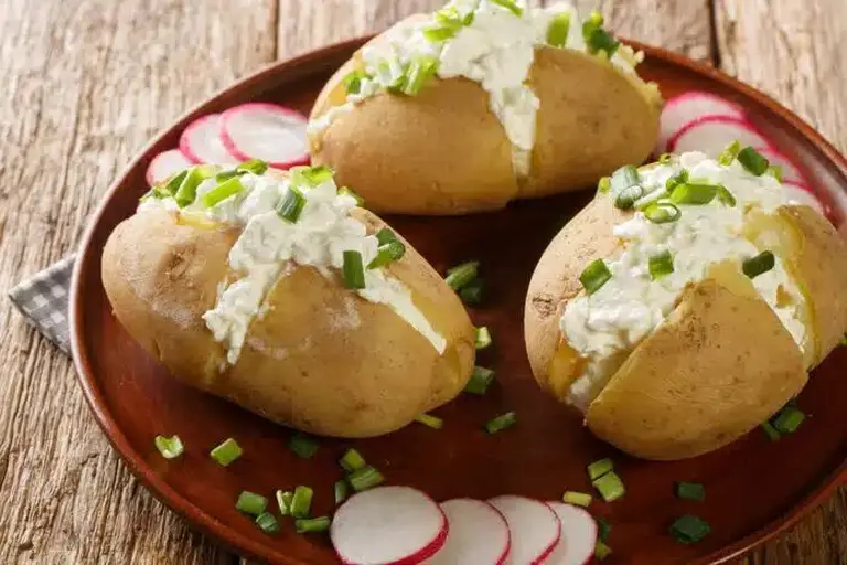 Pommes de terre farcies au yaourt et ciboulette