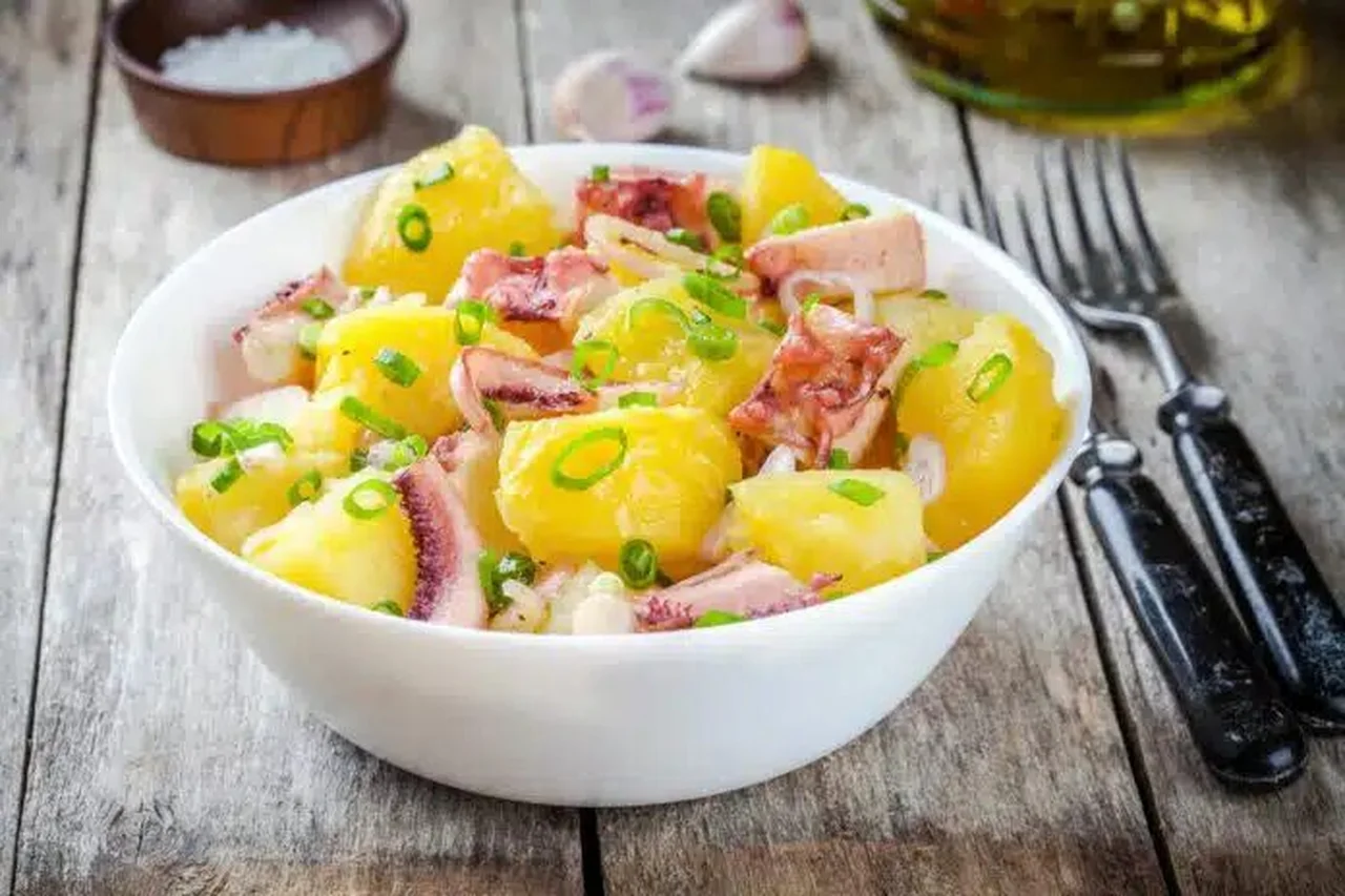 Salade de poulpe, pommes de terre et oignons