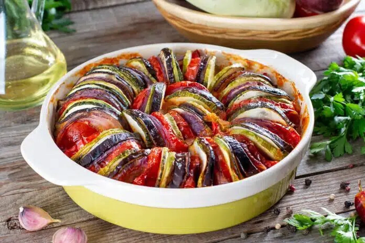 Tian de légumes savoureux et coloré