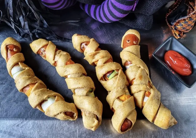 Roulés de saucisses aux légumes momies