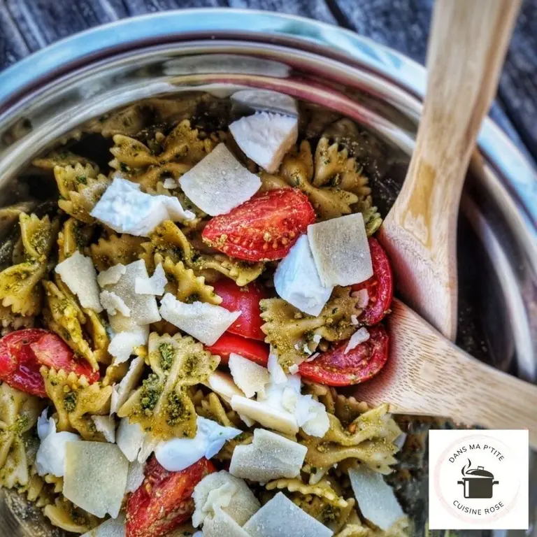 Salade de pâtes au pesto et mozzarella