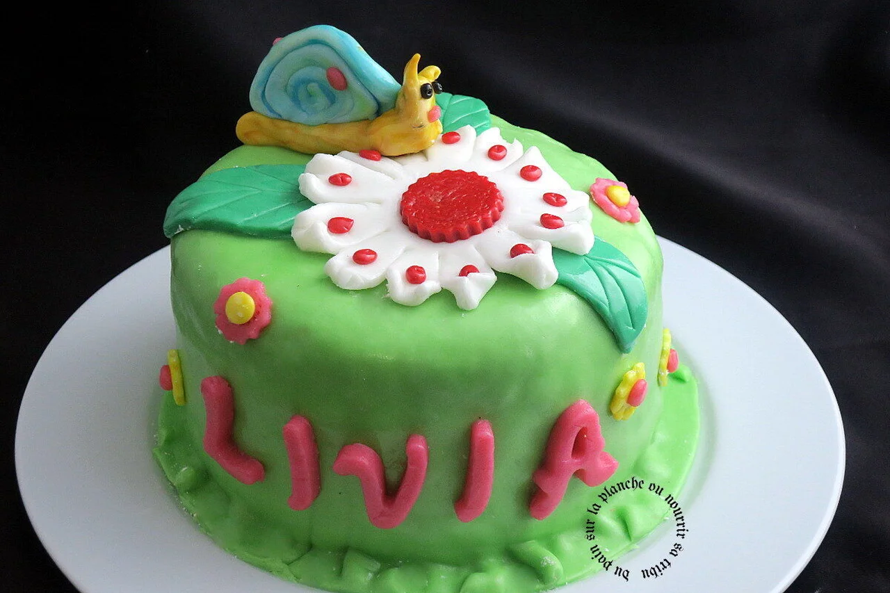 Gâteau d'anniversaire escargot