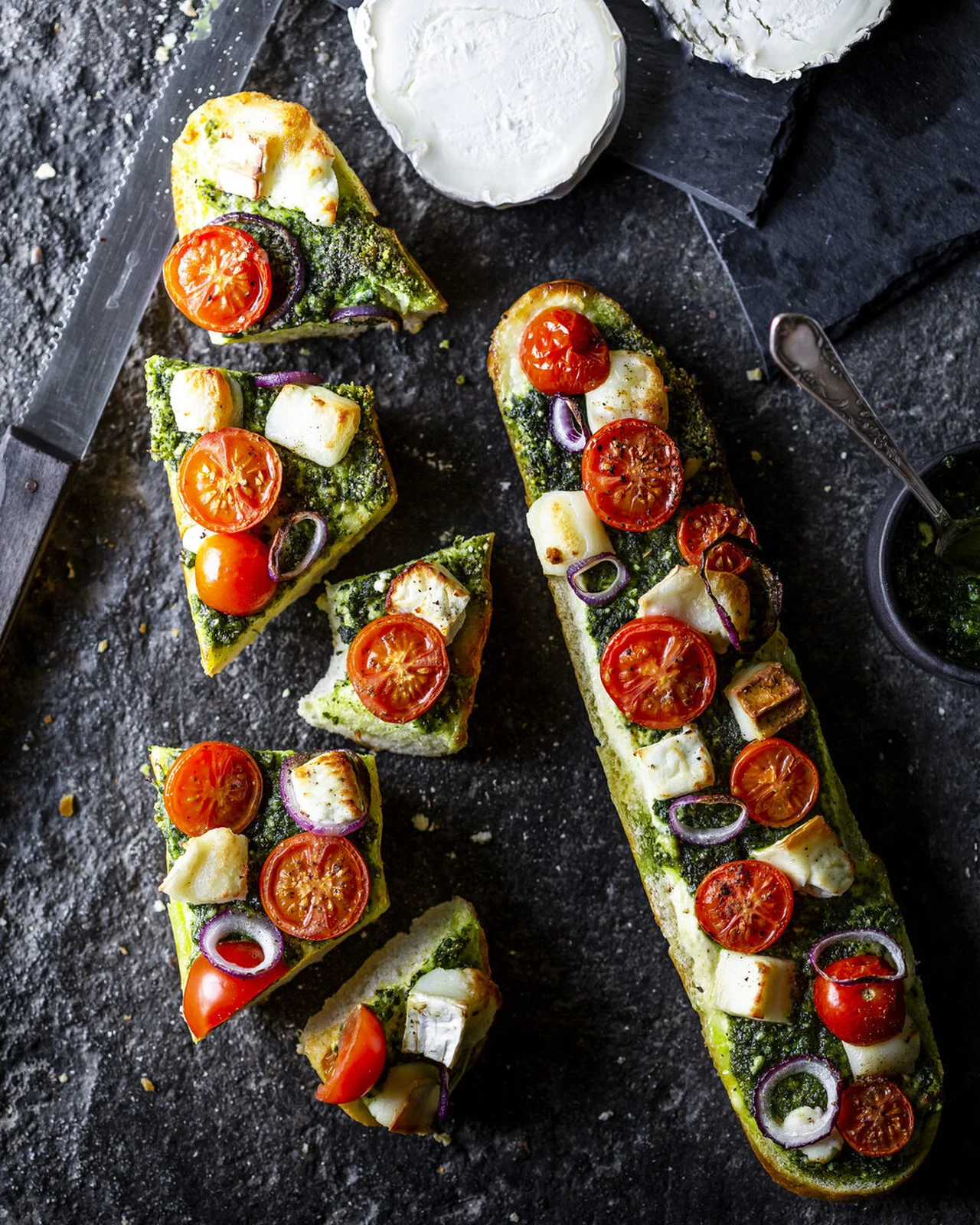 Baguette croquante au pesto et bûche de chèvre