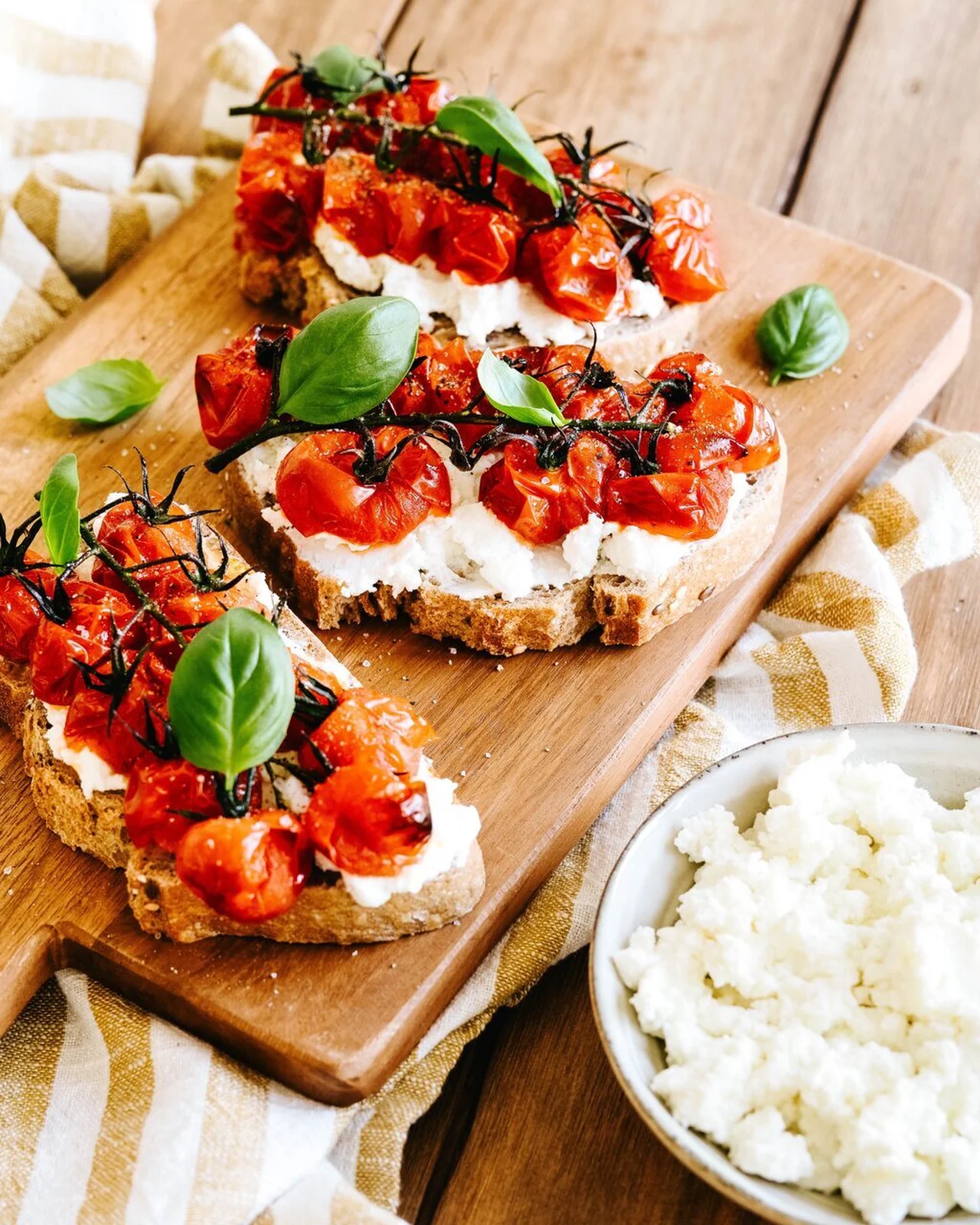 Bruschettas aux tomates confites et Brocciu AOP