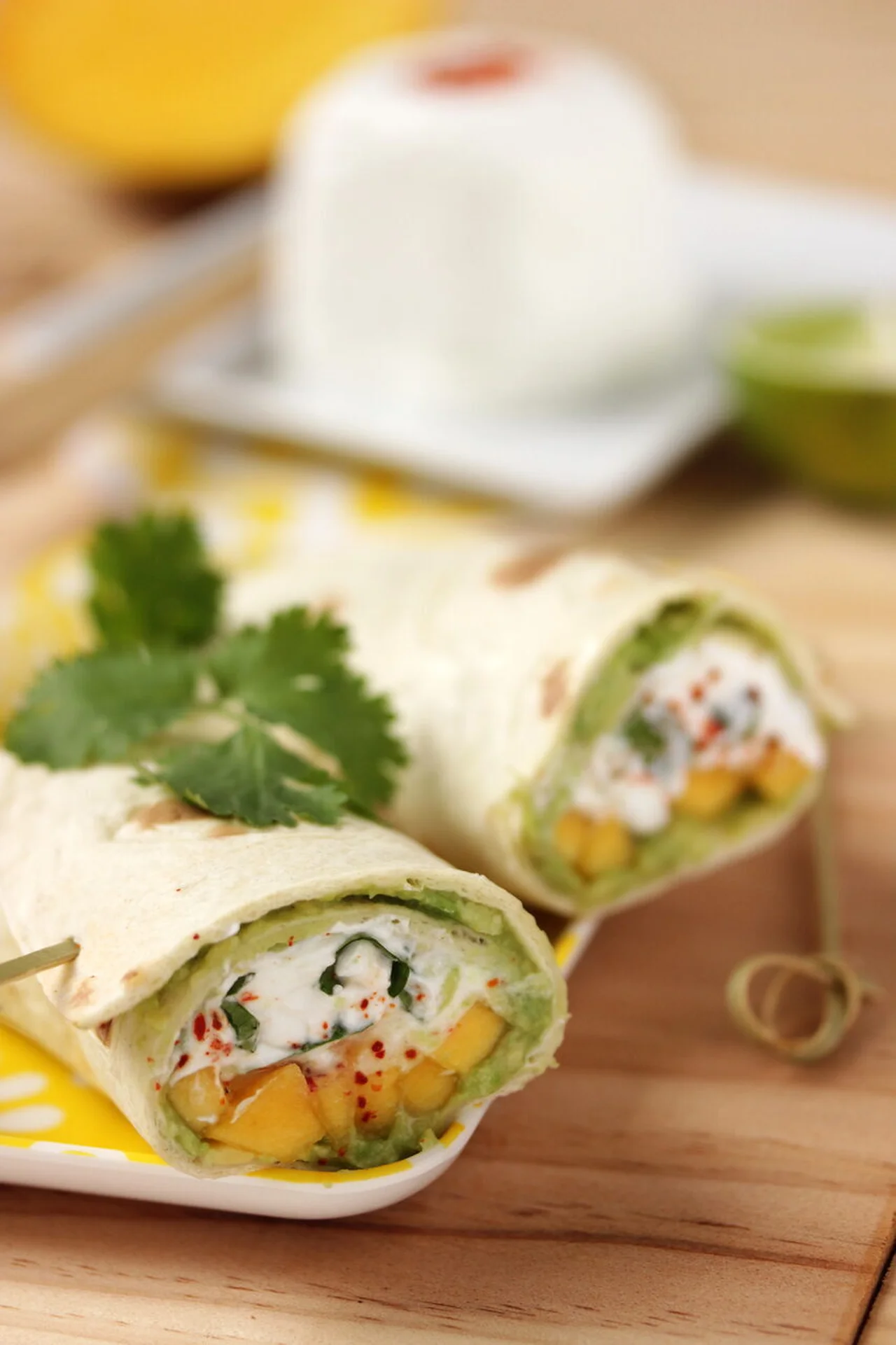 Wrap avocat, chèvre frais et mangue