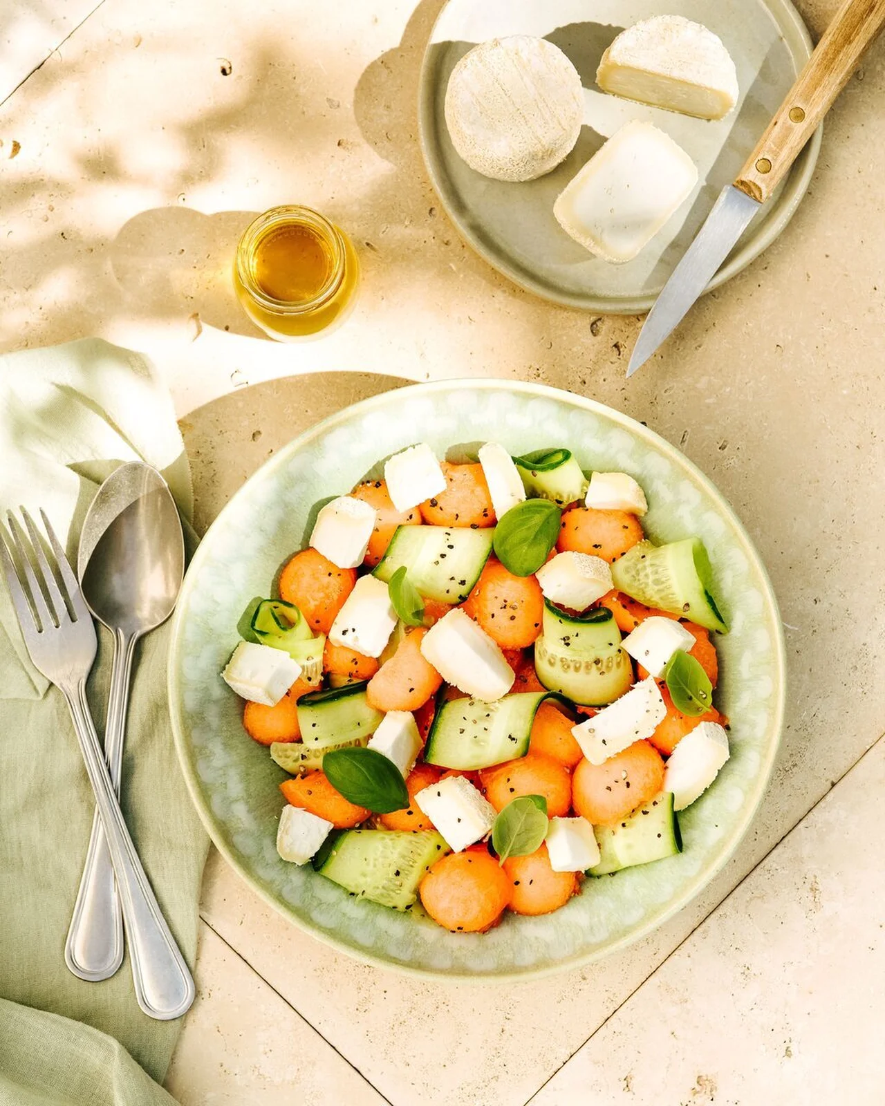Salade fraîcheur au melon, concombre et Chavignol AOP