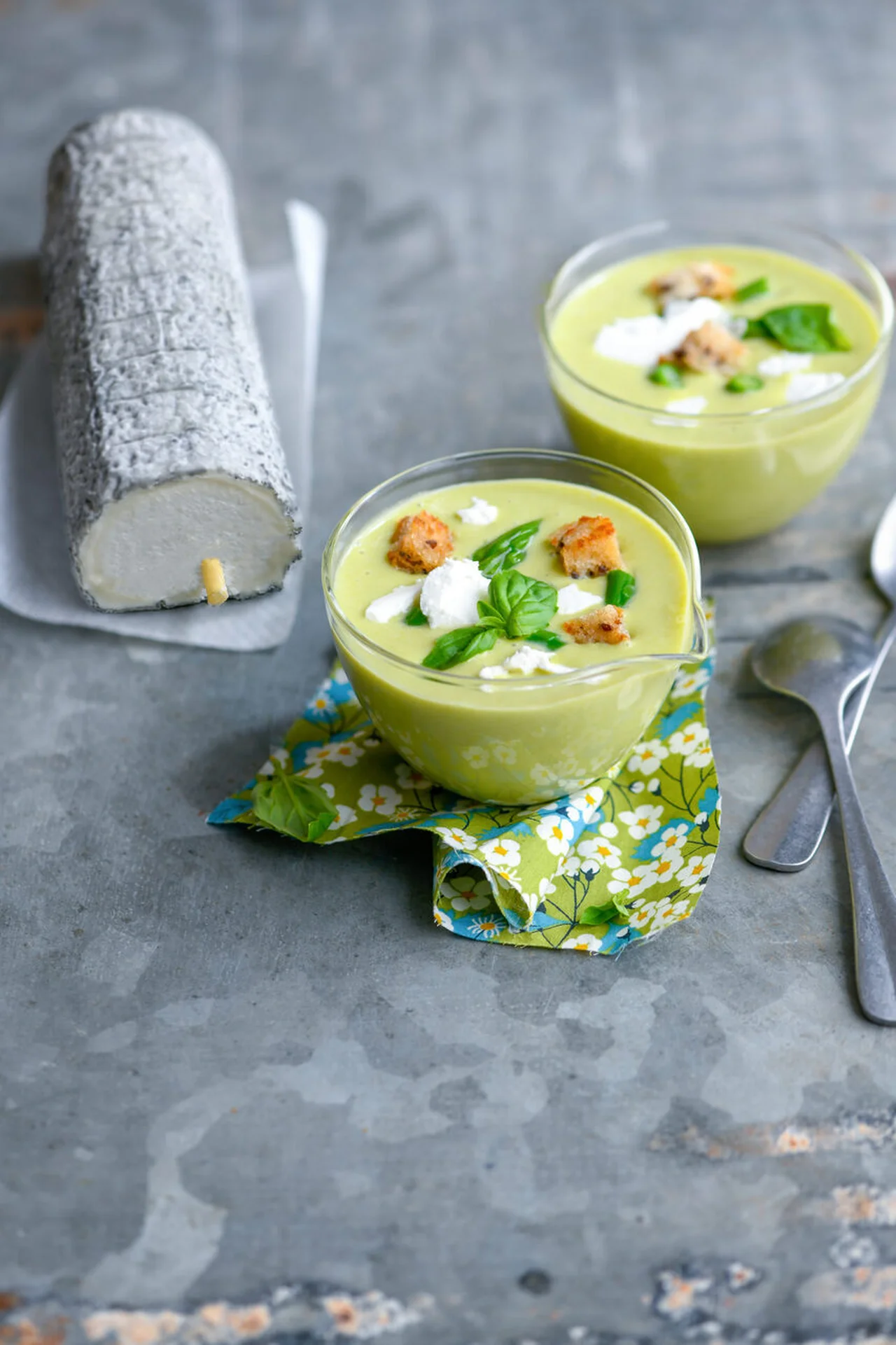 Velouté frais d'asperges au Sainte Maure de Touraine AOP