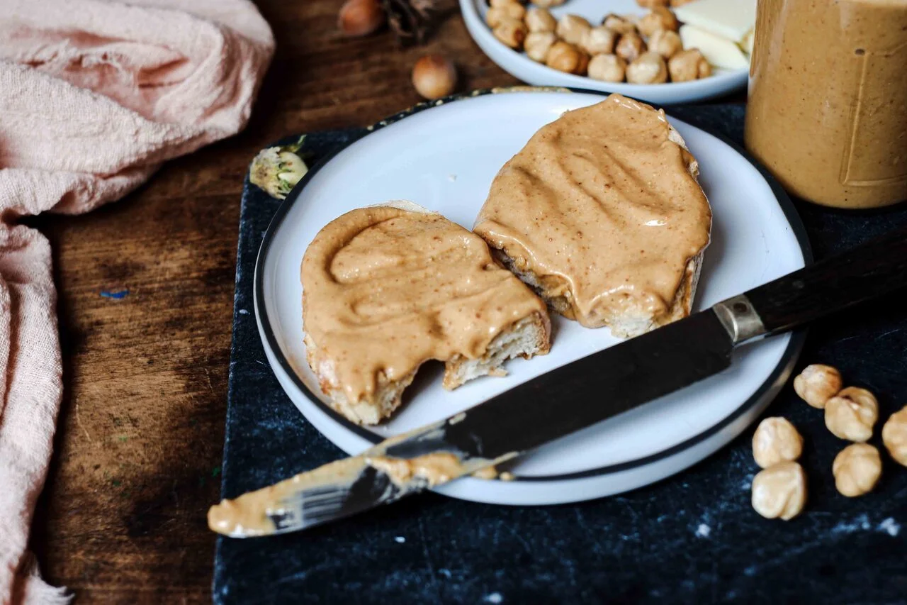 Pâte à tartiner noisettes chocolat blanc façon El Mordjene