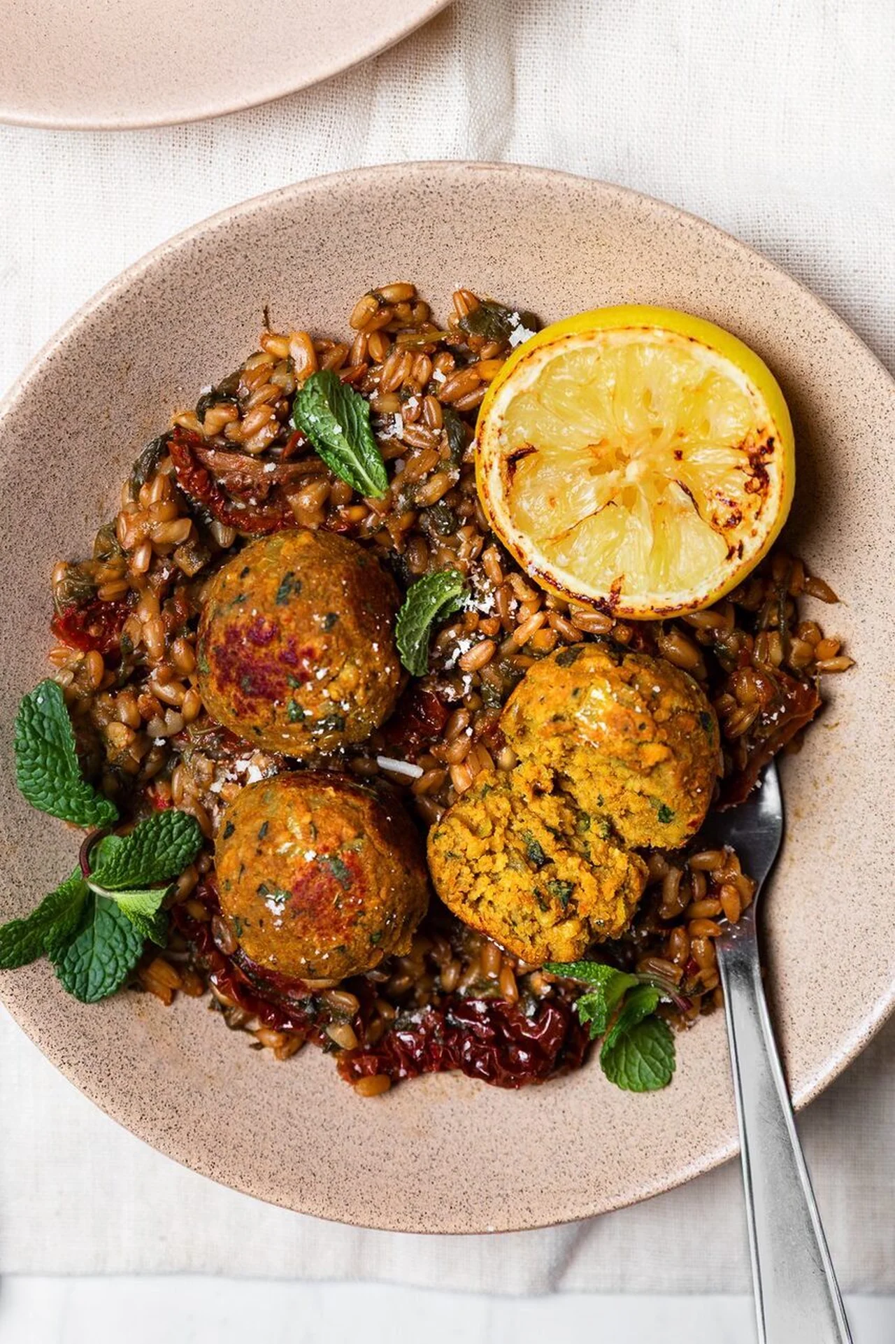 Boulettes végétales et casserole d'épeautre