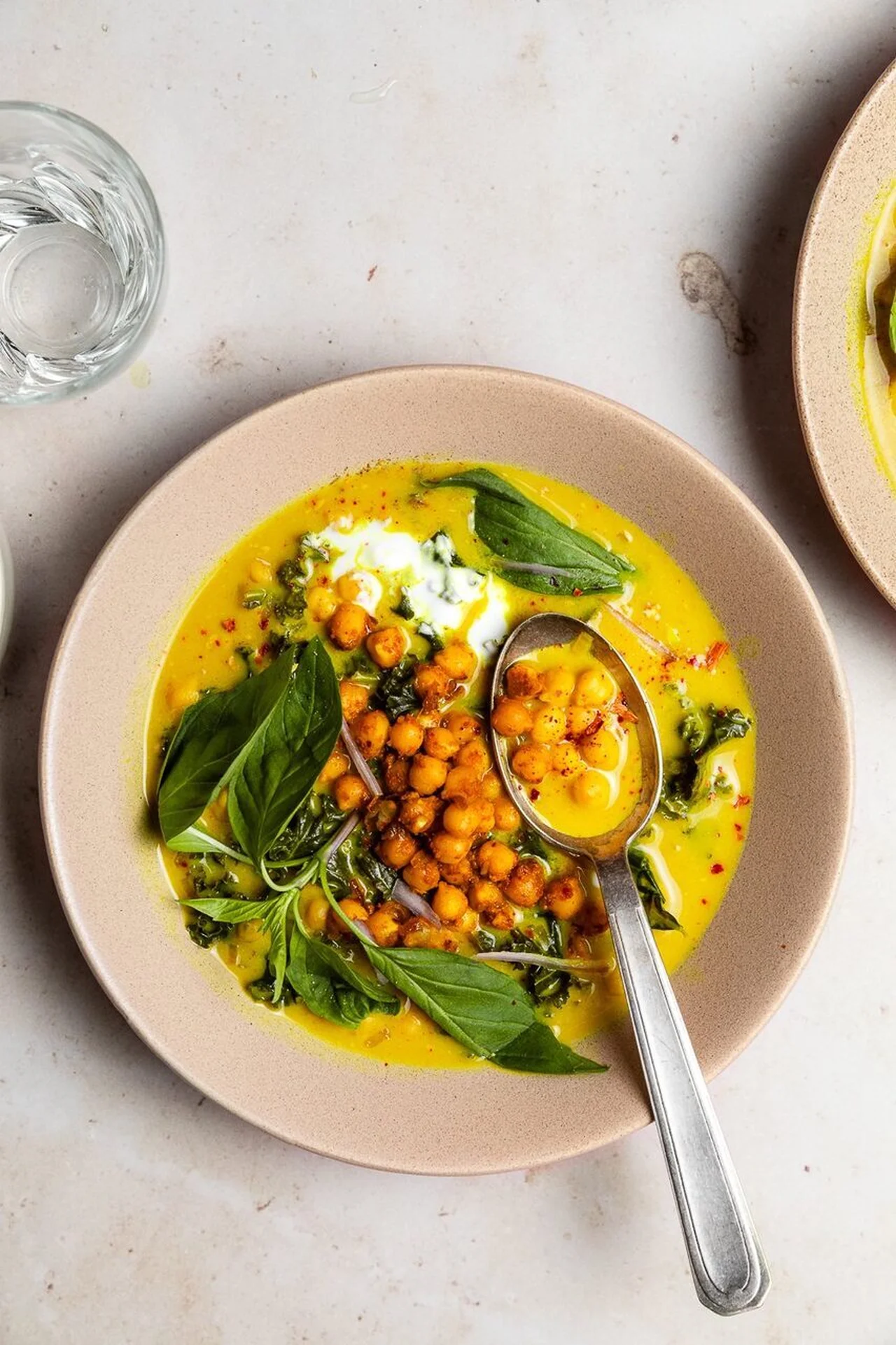 Curry de pois chiches à la citronnelle et lait de coco