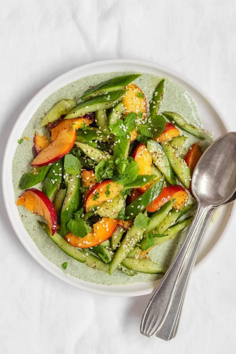 Salade concombre, nectarine et sauce menthe
