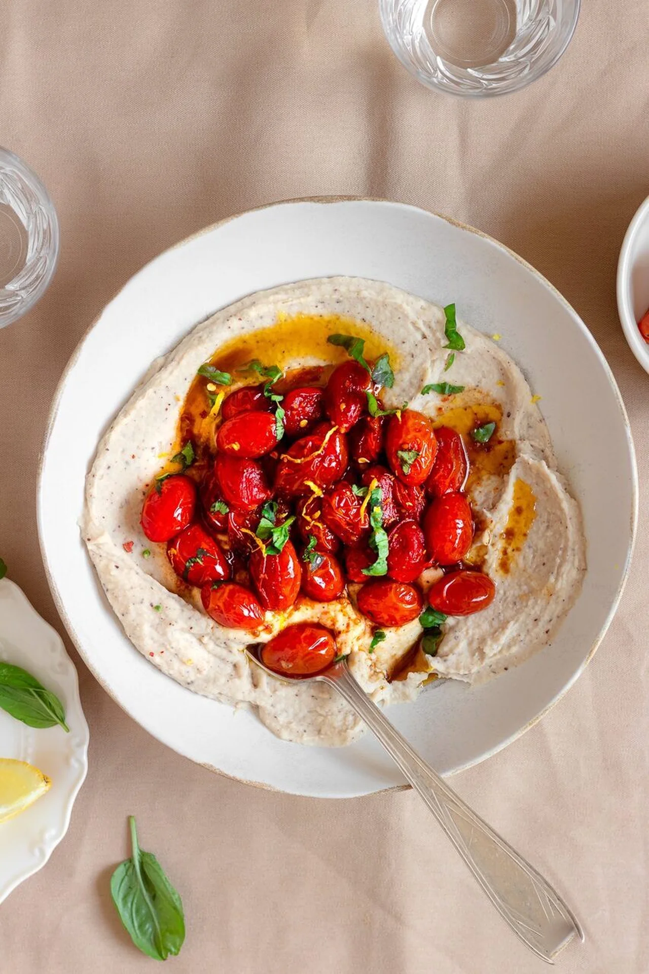 Tomates cerises confites et dip de haricots blancs