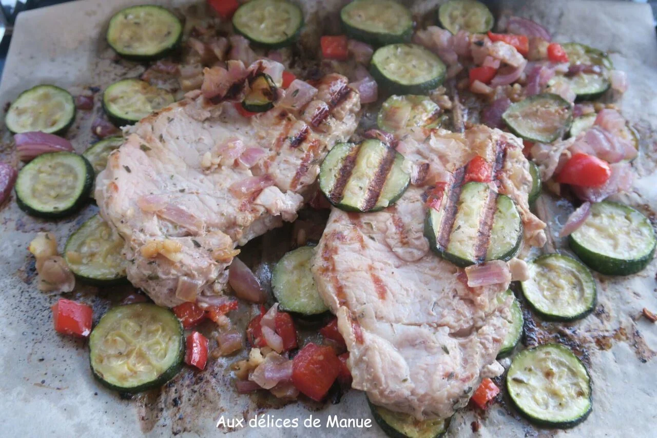 Côtes de porc et légumes marinés à la bière à la plancha