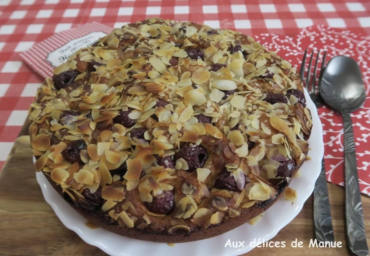 Gâteau moelleux aux cerises, amandes et ricotta