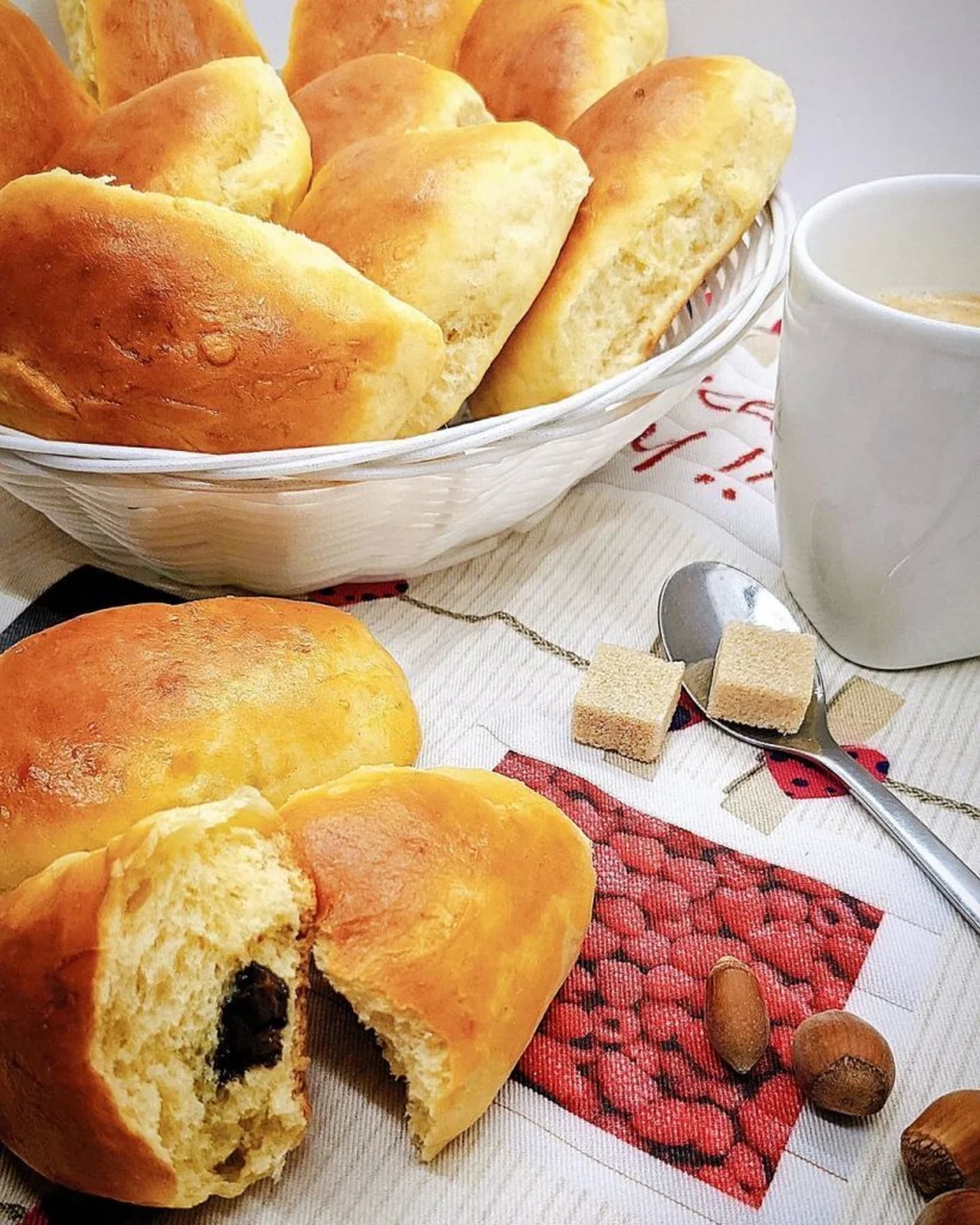 Petits pains au lait fourrés au chocolat
