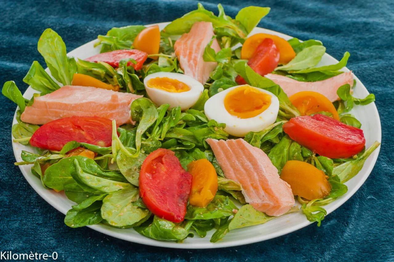 Salade de saumon aux tomates anciennes