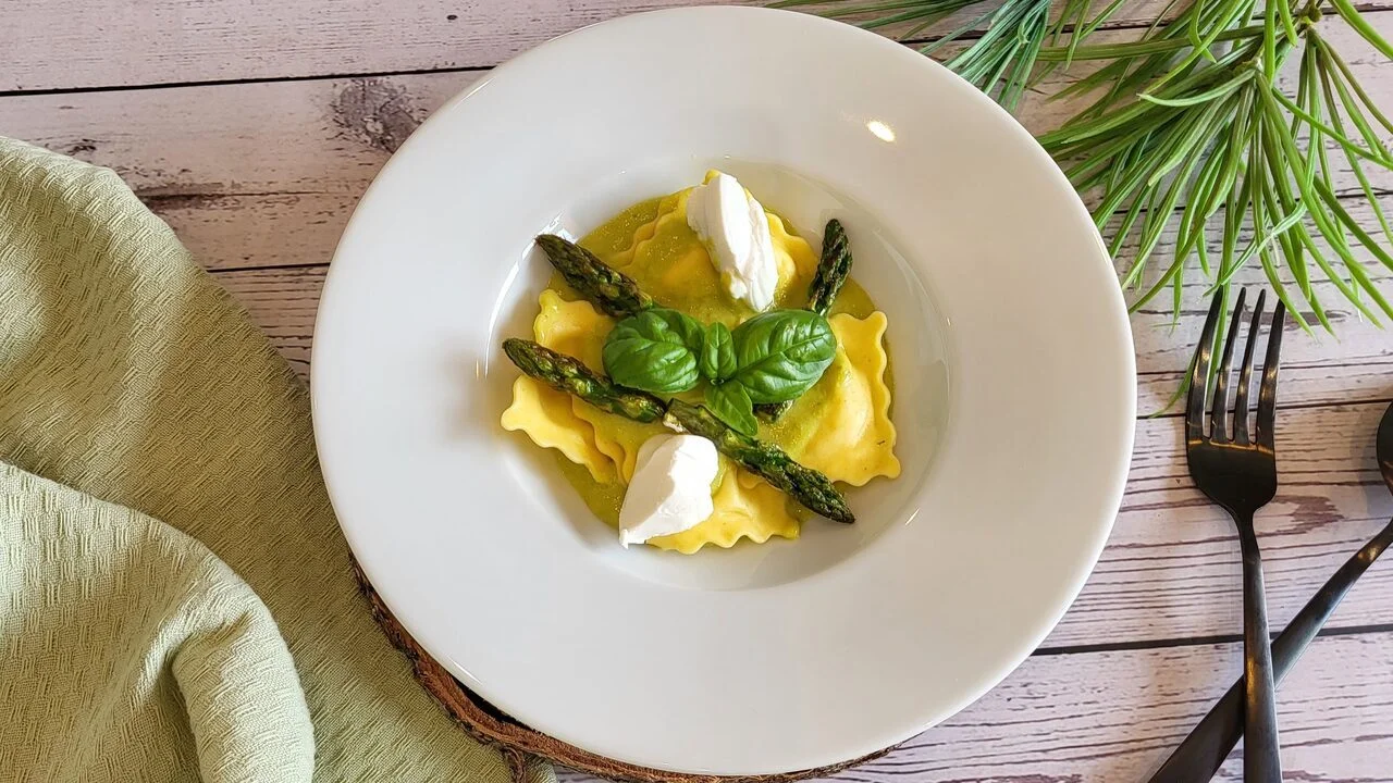 Raviolis à la crème d'asperges et basilic