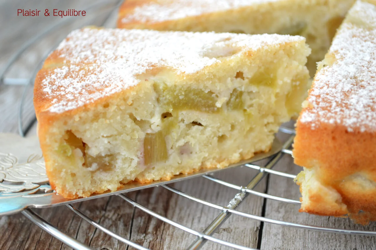 Gâteau à la rhubarbe aux blancs d'œufs