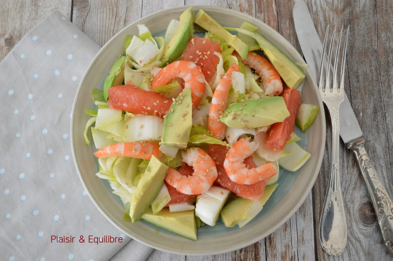 Salade d'endives aux crevettes, avocat et pamplemousse