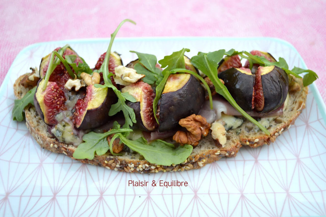 Tartine fourme d'Ambert, figues rôties, jambon cru