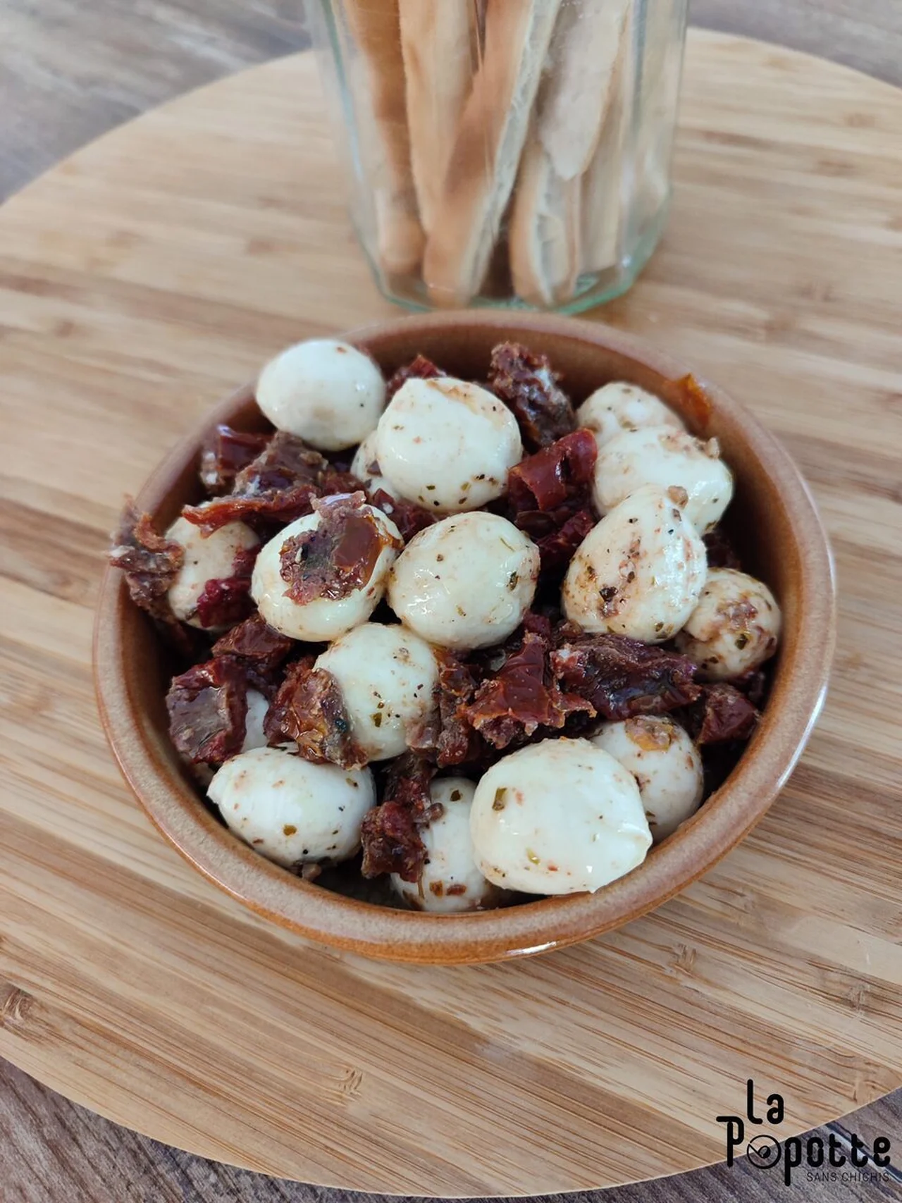 Billes de mozzarella marinées
