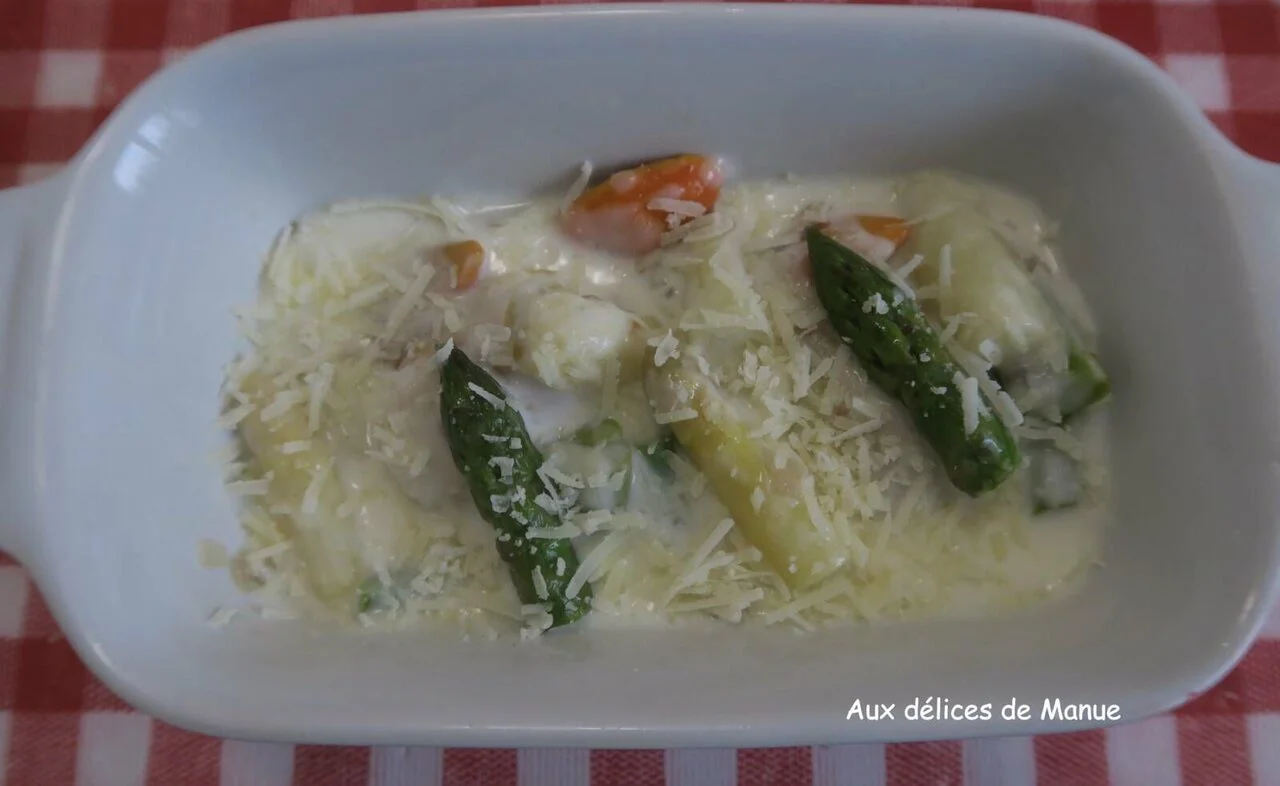Saint-Jacques aux asperges et crème au parmesan