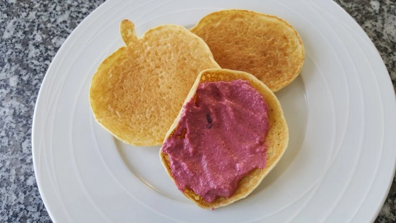 Crêpes mille trous et tartinade à la betterave