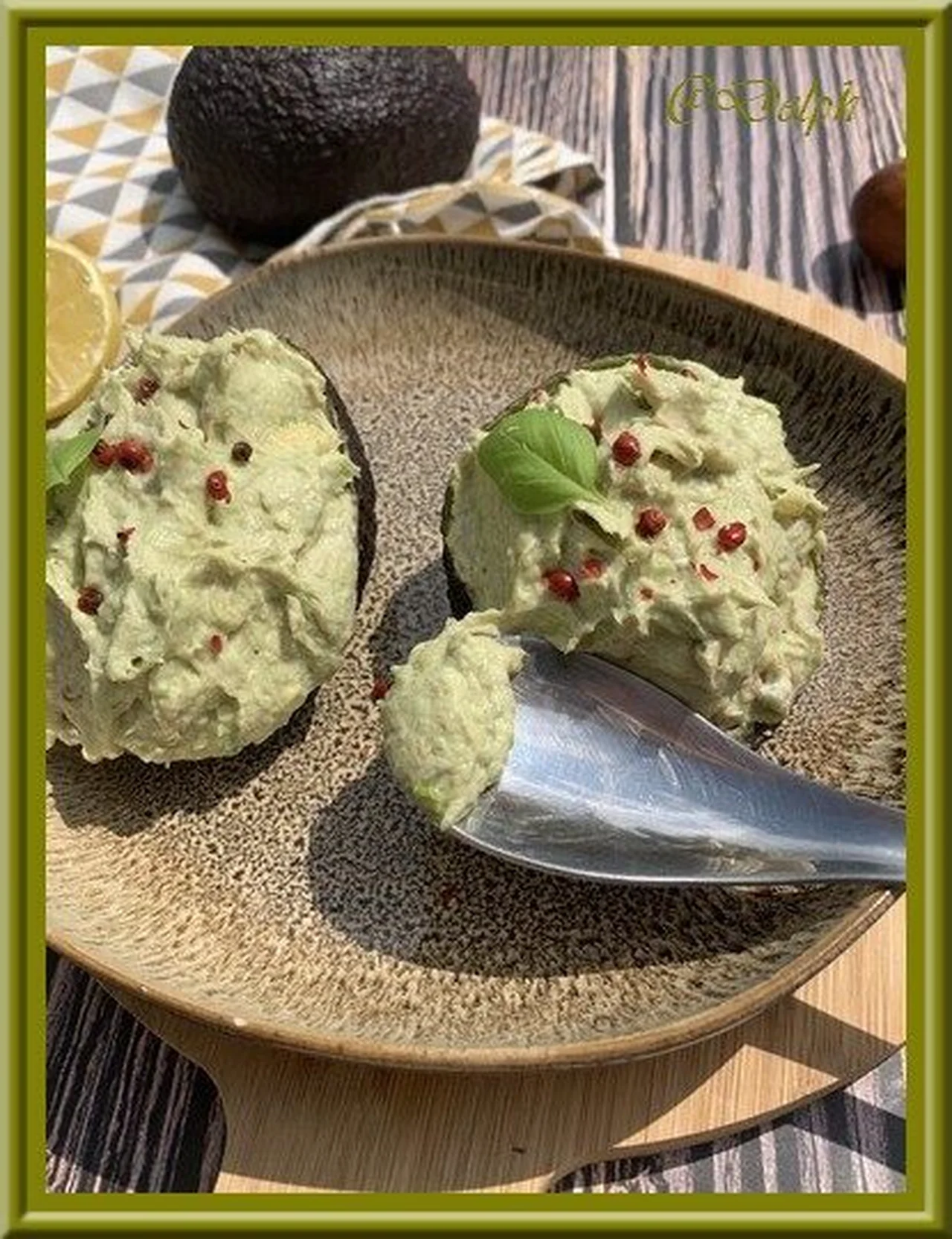Avocat farci au thon et fromage de chèvre frais