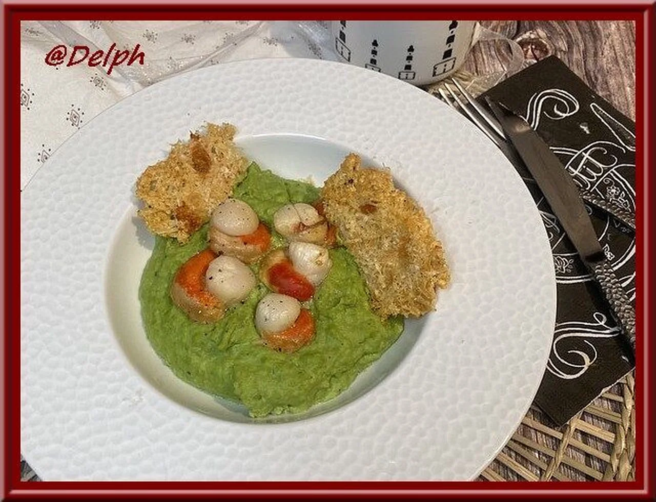 Crème de petits pois, Saint-Jacques et tuile de parmesan