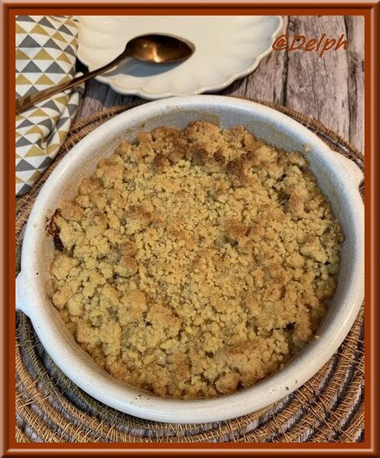 Crumble aux prunes et beurre salé