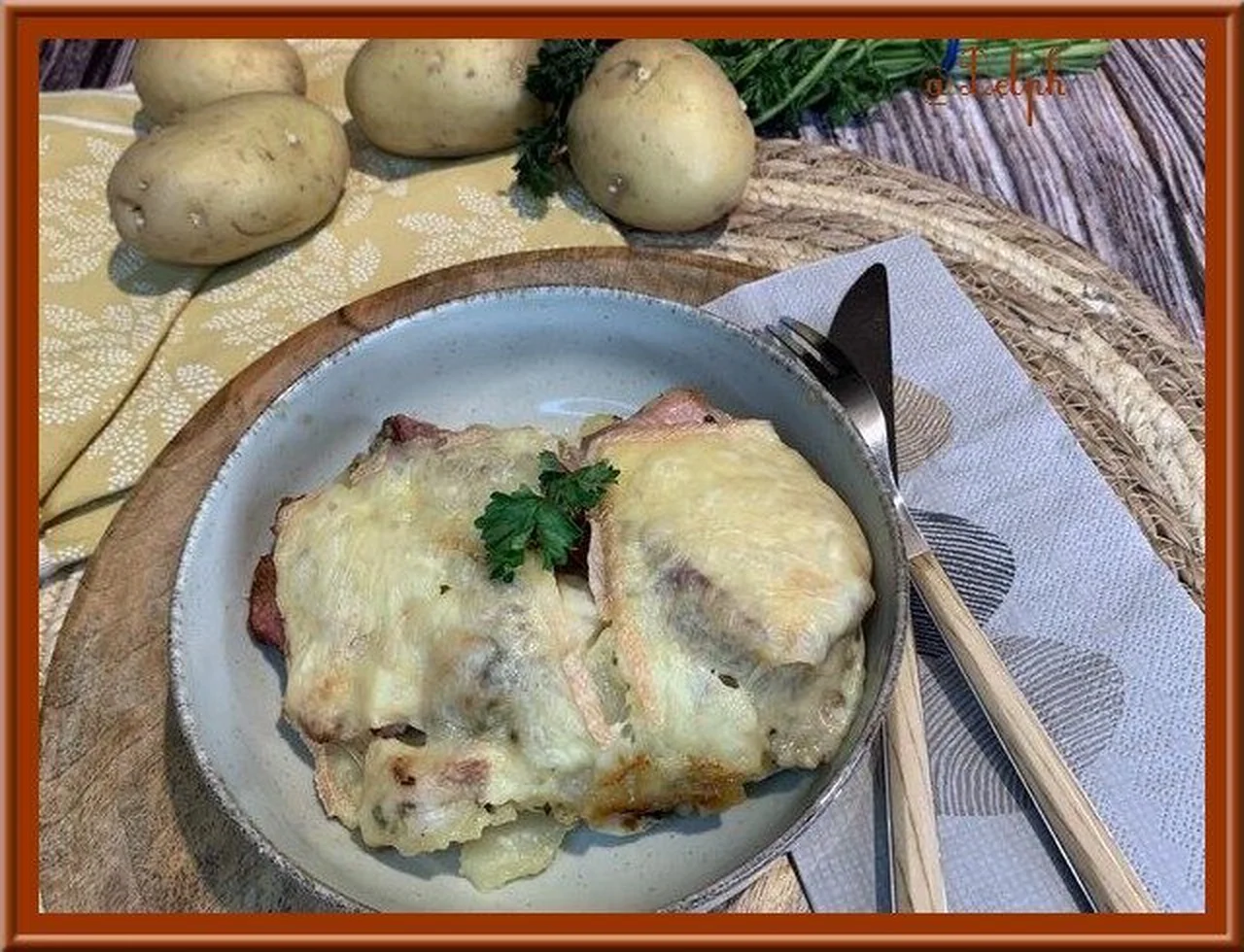 Gratin de pommes de terre à la raclette et poitrine fumée