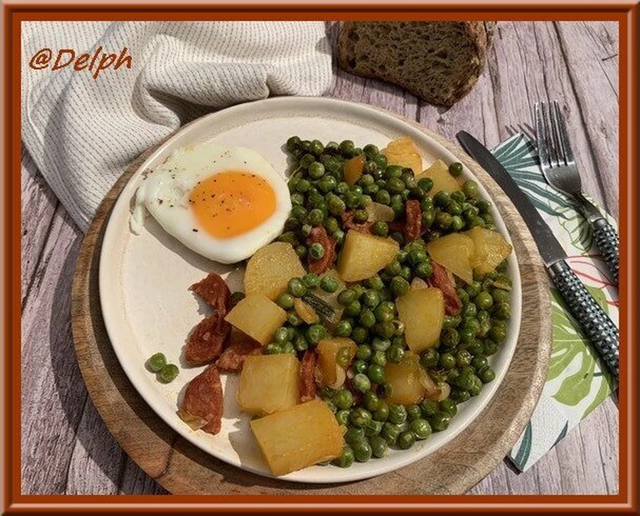 Œuf sur le plat, pommes de terre, petits pois et chorizo