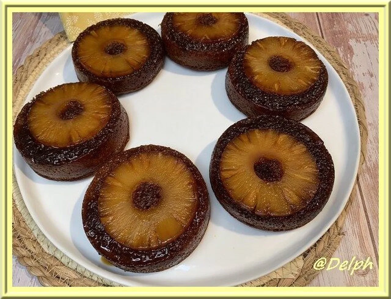 Petits gâteaux renversés à l'ananas