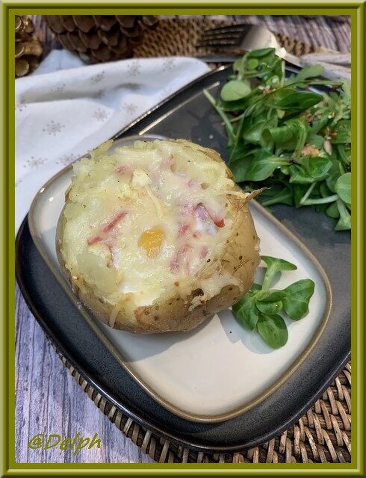 Pommes de terre farcies à l'œuf de caille et jambon râpé