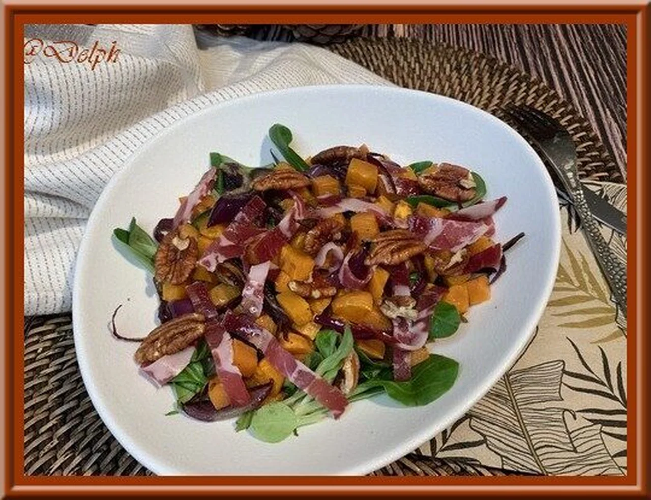 Salade de mâche, patate douce, oignon et coppa