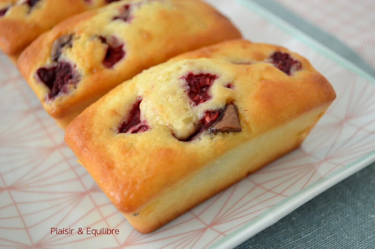 Petits cakes aux framboises et au chocolat