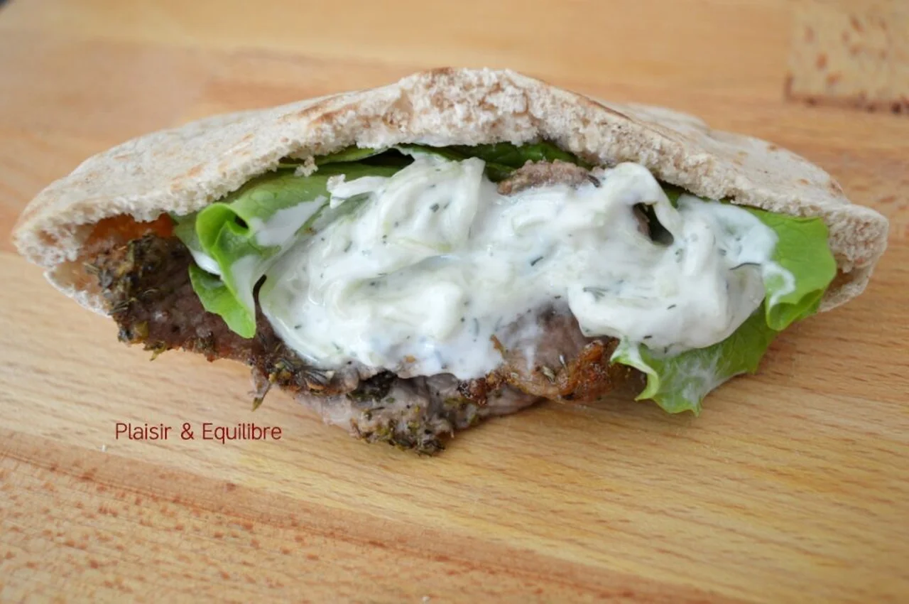 Pita à l'agneau et tzatziki