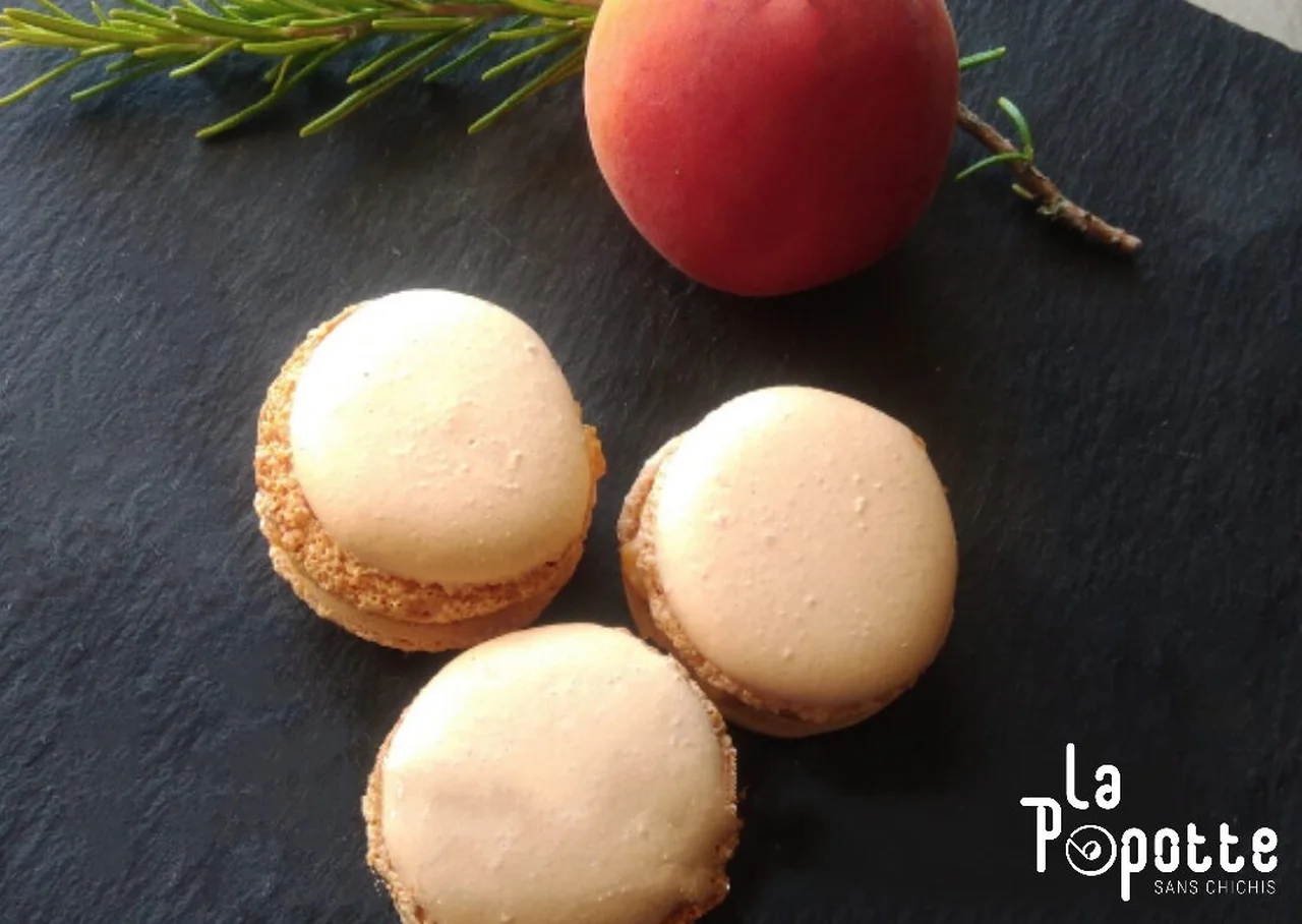 Macarons abricot-romarin