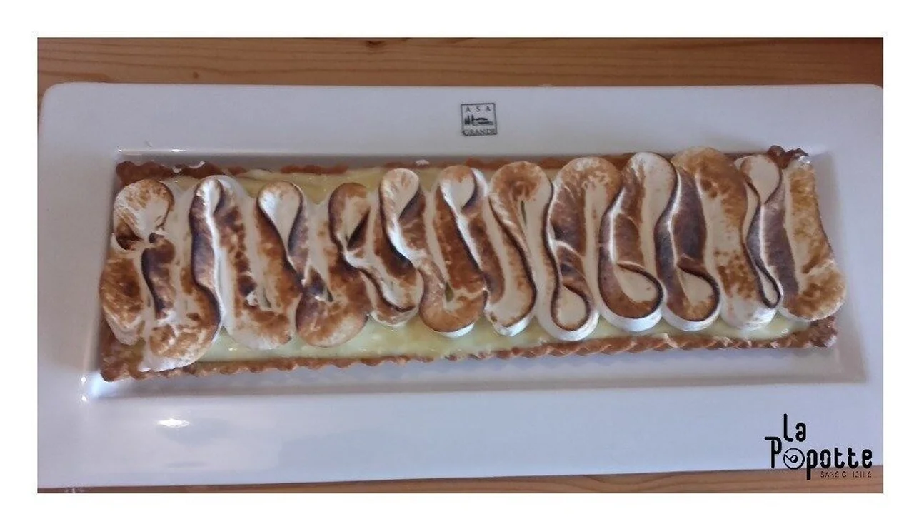 Tarte aux pommes meringuée