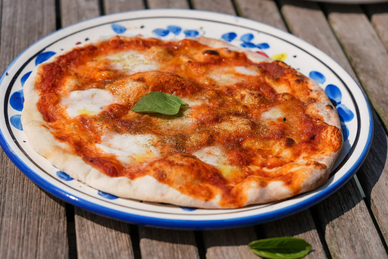 La pizza napolitaine au feu de bois