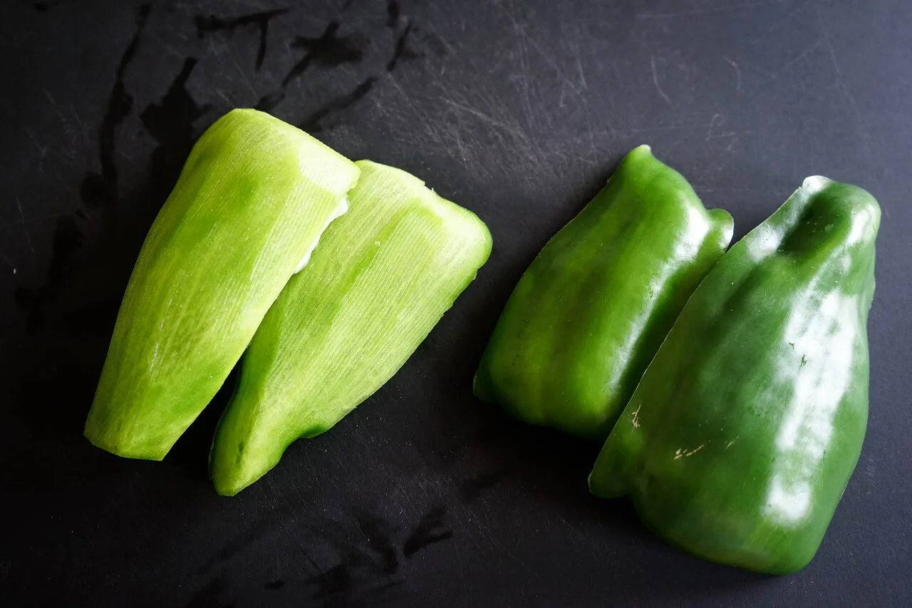 Peler un poivron au couteau