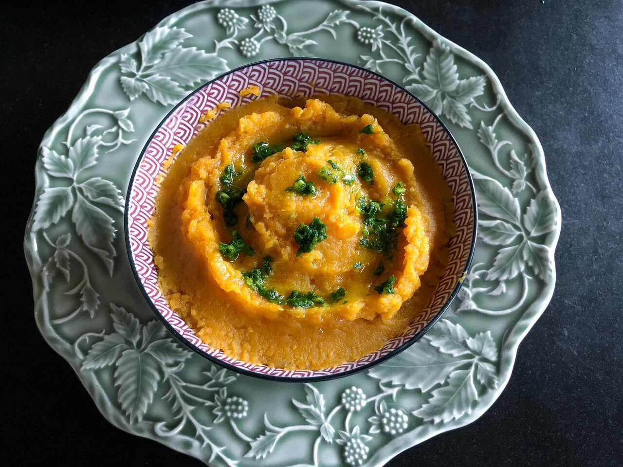 Purée de patates douces sauce aux herbes