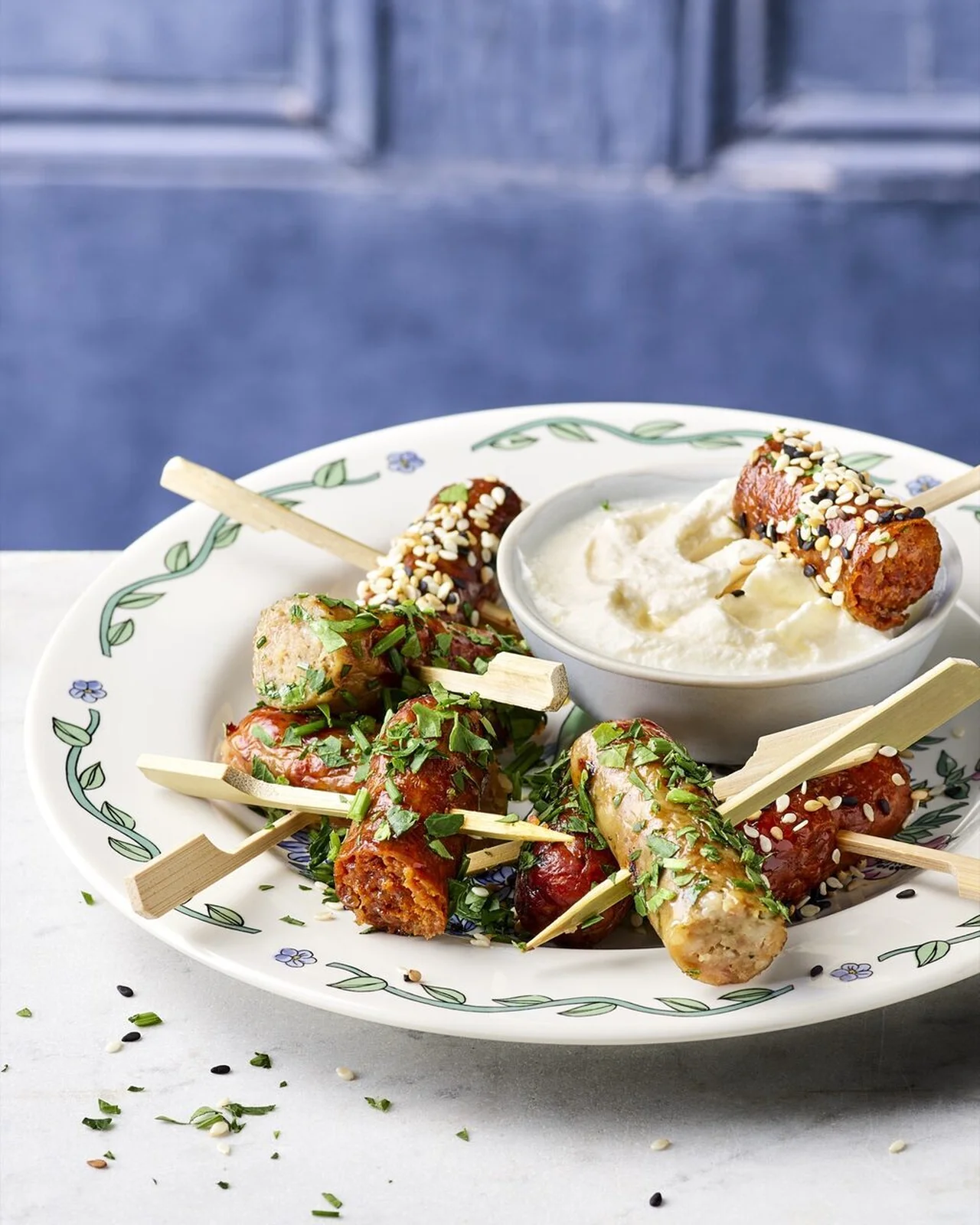 Pics apéro aux saucisses, sauce fromage fouetté