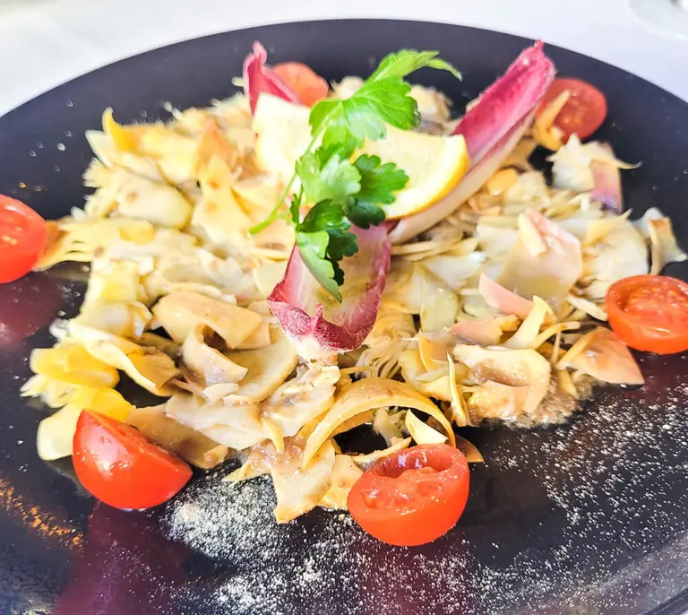Carpaccio d'artichaut sauce aux anchois