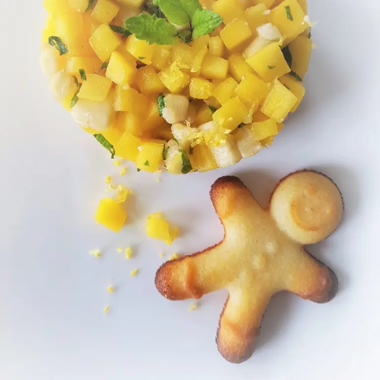 Tartare de mangue et banane à la mélisse